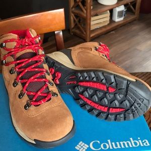 Women’s Columbia hiking boots